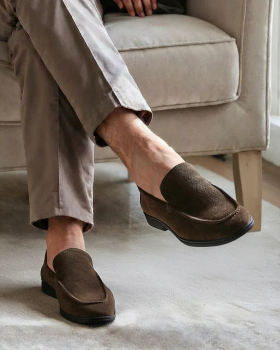 Premium Wildleder Loafers – Schwarze Sohlen