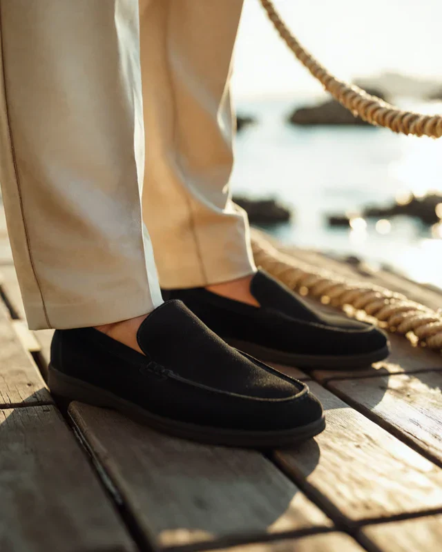 Premium Wildleder Loafers – Schwarze Sohlen