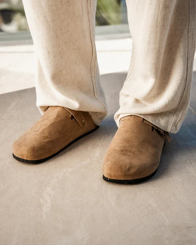 Old Money Wildleder Clogs – Eleganter Komfort
