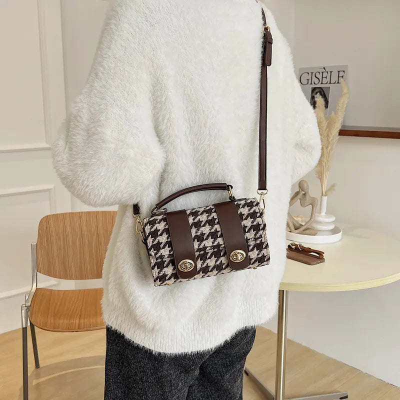Strukturierte Hahnentritt-Tasche – Old-Money Eleganz